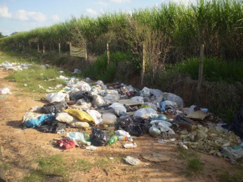 Tiquinho pede medidas contra formação de lixão na estrada da Bahia