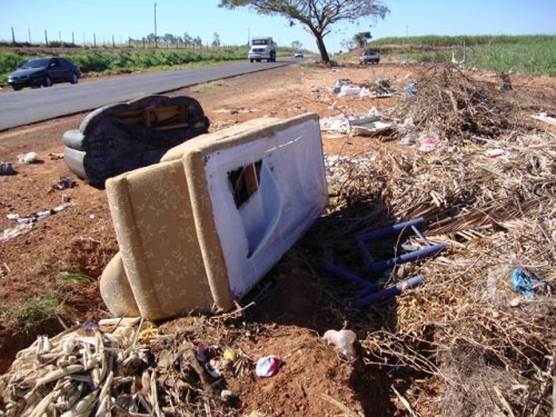 Descumprimento de lei municipal para letra legível é reclamada à Promotoria de Justiça