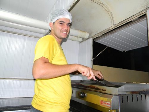 CUIDADOS: Higiene é fundamental no preparo de lanches