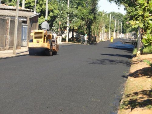 Rua no bairro Cidade Jardim é recapeada