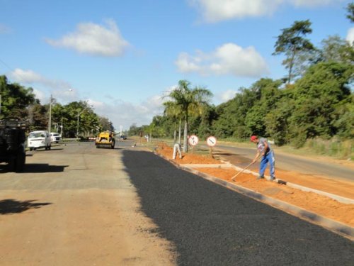 Secretaria de Obras melhora acesso no trevo da Forquilha