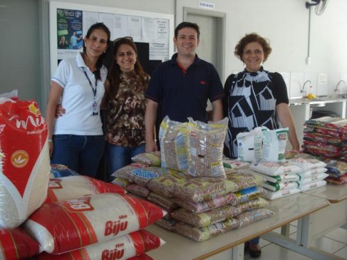 Funcionários da TipToe doam 200 kg de alimento ao FSS