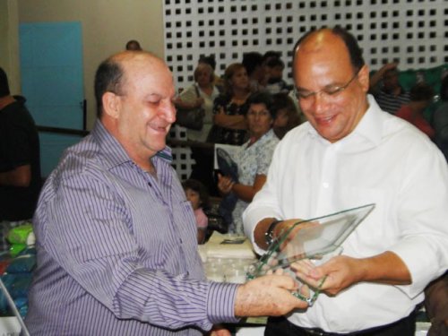 Círculo Orquidófilo presta homenagem ao prefeito João Luís