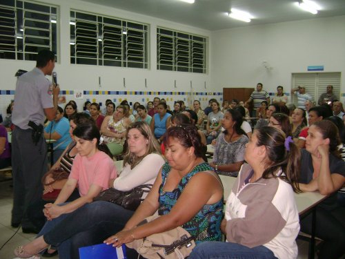 Pais de alunos participam de palestra sobre Educação para o Trânsito
