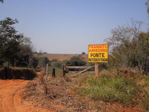 Secretaria de Obras interdita ponte na zona rural