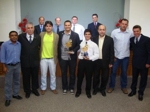 Jonas Mateus Caetano e Paulo Roberto Corrêa Leite Filho recebem Medalha Jovem Cidadão