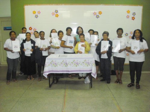 Alunos do EJA confeccionam livro de receitas