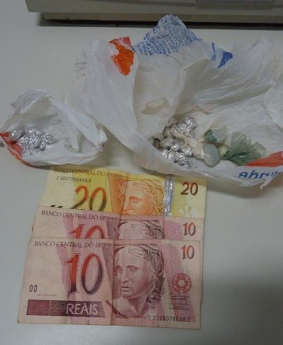 ROCAM prende jovem com mais de 30 papelotes de crack