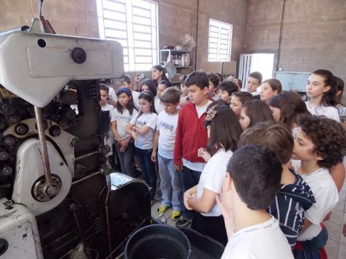 Para desenvolver projeto, alunos do Anglo visitam o DIÁRIO