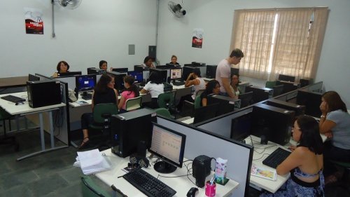 Informática: Solidariedade motiva jovem em aulas voluntárias