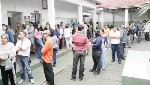 DEMOCRACIA: Jovens vivem expectativa da primeira eleição