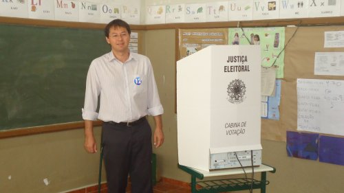 Rubinho é o primeiro candidato a votar