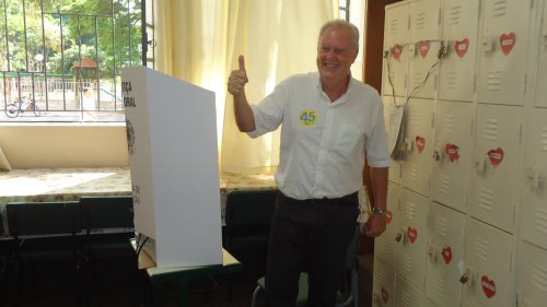 Ivan Sammarco também comparece à urna