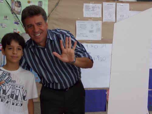 Célio também comparece à eleição