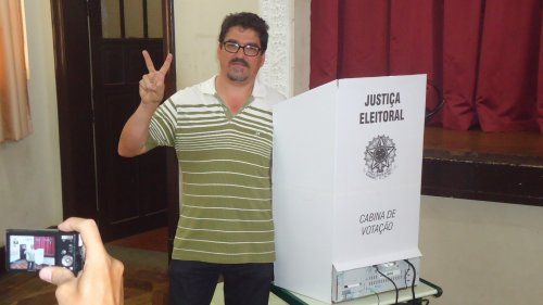 Afrânio é o último candidato a votar