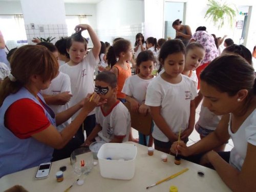 Dia da Criança é festejado e muda rotina nas unidades de ensino