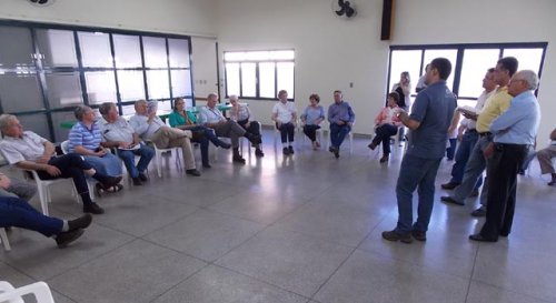 EXPERIÊNCIA: Sindicato Rural recebe visita de grupo australiano