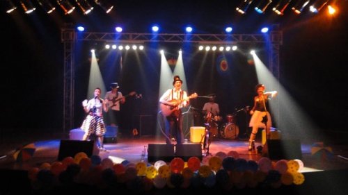 Banda Estralo encerra atividades do Festival Literário