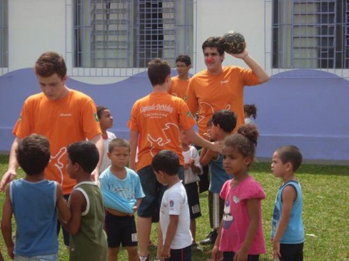 DeMolays promovem recreação com crianças do CEIM Pevi