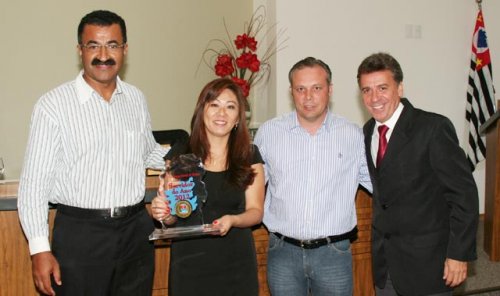 Sílvia Mayumi Shinkai de Oliveira recebe título de “Servidor do Ano”