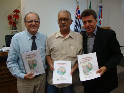 Câmara recebe censo das pessoas idosas de Penápolis