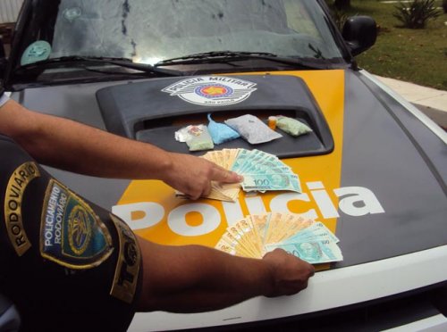 Notas falsas e ecstasy são apreendidas na Assis