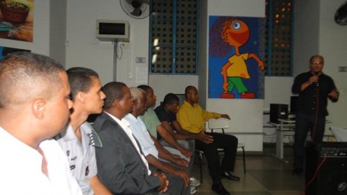 Prefeito João Luís entrega Troféu Consciência Negra para homenageados