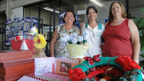 Paço Municipal recebe exposição de artesanato do Lar Vicentino
