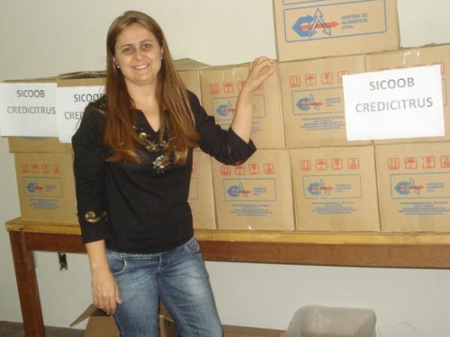 Sicoob-Credicitrus doa cestas básicas para o Natal Solidário