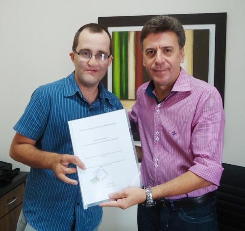 Consultor entrega Projeto para criação de Centro Profissional