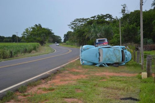 Adolescente de 17 anos morre em capotamento