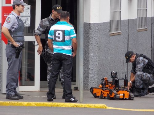 Barbosa: Polícia explode dinamite retirada de caixa eletrônico 
