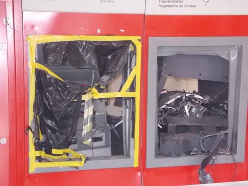 PM prende quatro suspeitos de explodirem caixa bancário