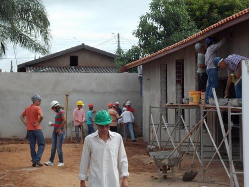 Testemunhas de Jeová: Grupo faz mutirão para construção de novo salão