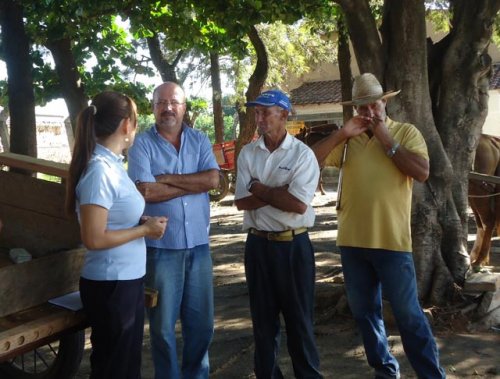 Daep e Prefeitura promovem conscientização junto aos carroceiros