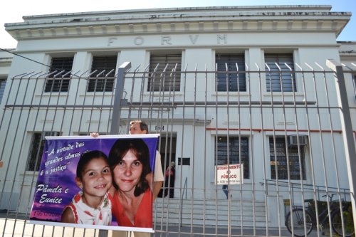Enfermeiro que matou a filha e a ex está sendo julgado