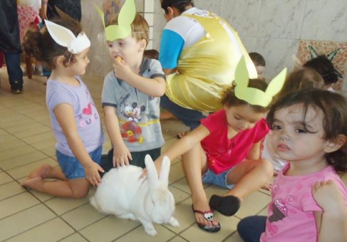 Páscoa: Crianças do Lactário recebem chocolate em festa