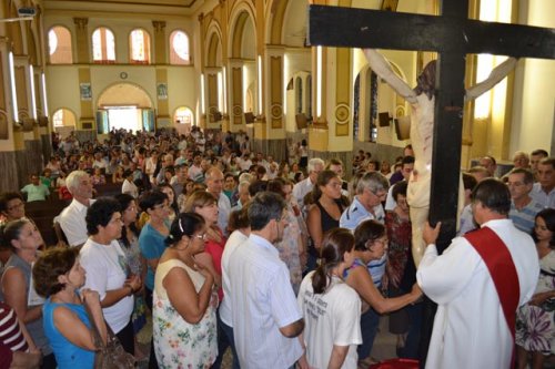 FÉ: Igreja celebra a morte e ressurreição de Cristo