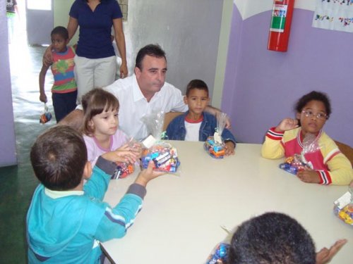 Educação agradece doação de chocolates para os alunos