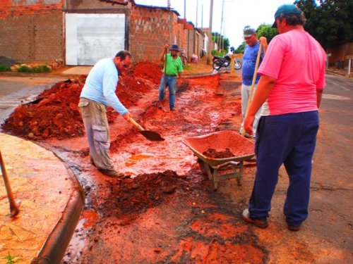 Secretaria de Obras e Serviços: Prefeitura executa bacia de água pluvial no Residencial Atlântida