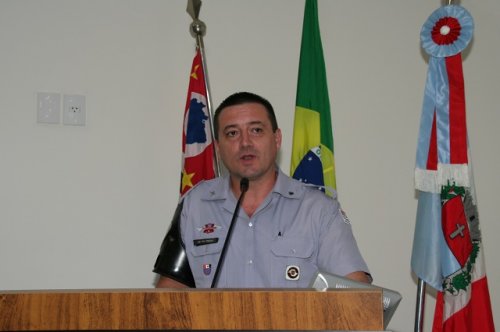 Policial rodoviário Vagner Freire recebe Medalha Tiradentes