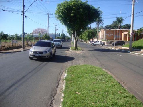 Vereadores defendem controle de velocidade na Av. Leandro Ratisbona