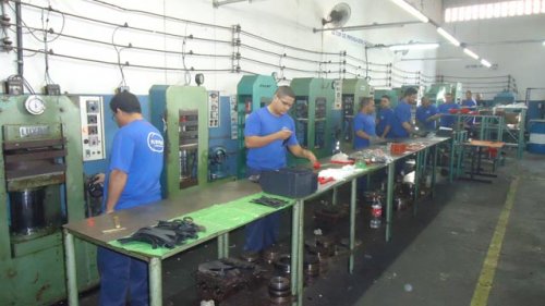 Saldos de empregos na cidade melhoram pelo 2º mês