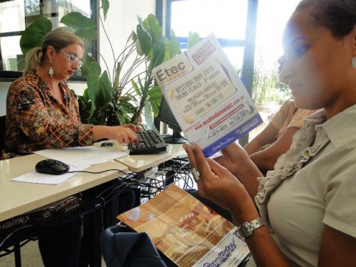 Prefeitura conquista cursos e disponibiliza terminais para inscrição