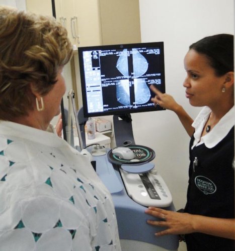 Carreta do Hospital de Câncer inicia exames de mamografia em Penápolis 