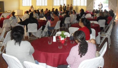 CRAS promove festividade às mães