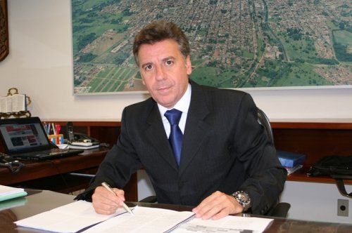 Célio consegue acordo na Justiça para regularizar PSF