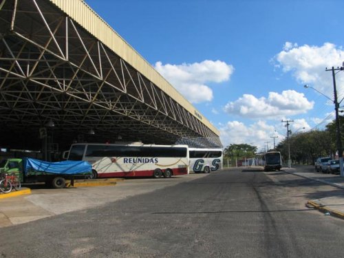 Câmara aprova proibição de permanência de ônibus ligado na rodoviária