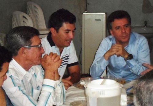 Prefeito Célio de Oliveira visita o SOS