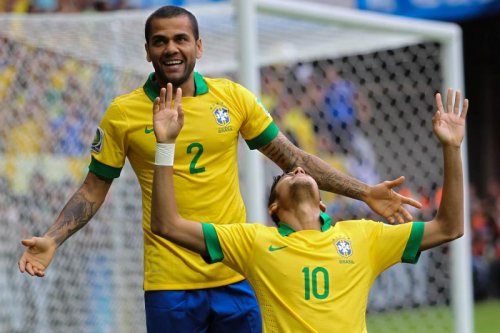Seleção conquista a torcida e a vitória na estreia contra o Japão